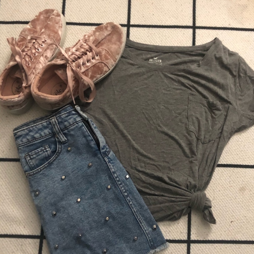 Gray hollister t-shirt